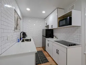 Boutique Riverside Condo - 5 min to DT - Image 2