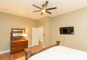 Great Southside Location 2 bdrm - Image 5