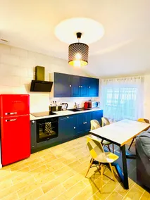 Wonderful 2-room apartment in the hypercentre - Image 2