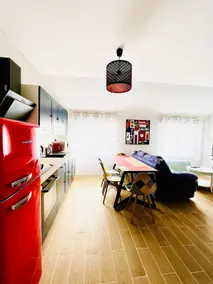 Wonderful 2-room apartment in the hypercentre - Image 4