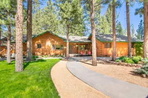 Mountain Paradise: Rare Pool, Spa, Fire Pit & BBQ! - Image 4