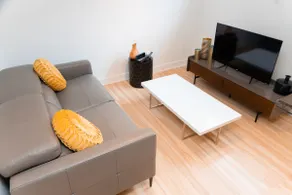 Modern apartment 5 min from REM – Montreal 30 min - Image 2
