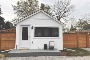 Ivory Cottage|Walk to beach |Hot Tub | Fenced Yard - Image 3