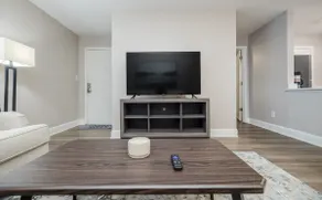 The DownTowner Apartment C6 - Image 5
