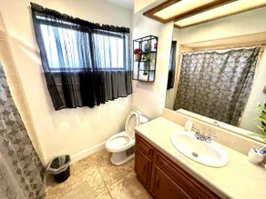 Bakersfield Cozy Home 3BR, 2BA - Image 5
