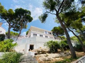 Beautiful Villa surrounded by pine trees with ocean views - Image 2