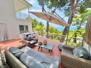 Beautiful Villa surrounded by pine trees with ocean views - Image 5