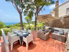 Beautiful Villa surrounded by pine trees with ocean views - Image 2