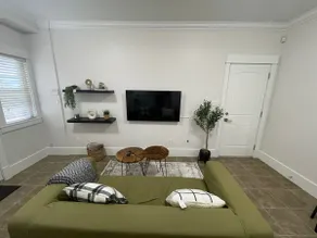 Cozy One Bedroom Suite l Minutes from YVR Airport - Image 2