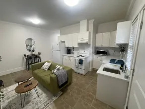 Cozy One Bedroom Suite l Minutes from YVR Airport - Image 4