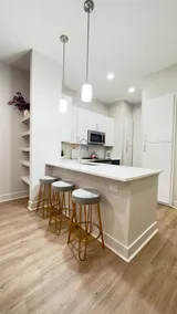 Modern Elegance in Deep Ellum near Downtown - Image 2