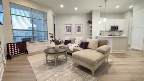 Modern Elegance in Deep Ellum near Downtown - Image 3