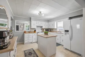 Newly Renovated 4 Bed Home in Quiet Neighborhood - Image 5