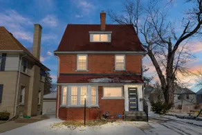 Sleeps 14! 10 Mins to Downtown + Driveway Parking - Image 5