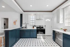 Sleeps 14! 10 Mins to Downtown + Driveway Parking - Image 3