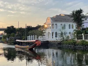 Hidden Canal Pool Villa Bangkok – Arpo Riverside - Image 4