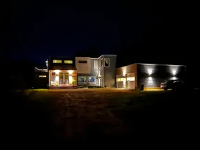 Luxe Architectural Gem near Portland/Lakes - Image 3