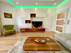 Queen’s Luxury Apartments Lake - Image 3