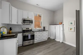 Renovated and ready, spot on 919 - Image 5