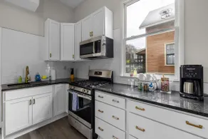 Renovated and ready, spot on 919 - Image 4