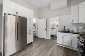 Renovated and ready, spot on 919 - Image 3