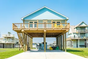 Hot Tub, Stunning Views! The Breezy Blue House - Image 2