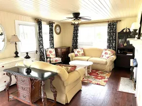 Cozy Country Cottage - Image 3