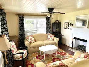 Cozy Country Cottage - Image 2