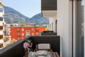 City Lux | Free Parking · Near Restaurants - Image 4