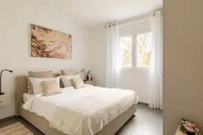 City Lux | Free Parking · Near Restaurants - Image 2