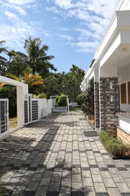 A Serene Villa amidst the Greens - Image 2
