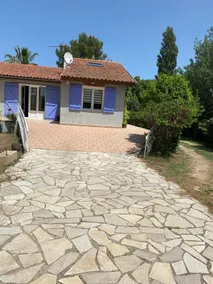 Independent apartment with outdoor area - Image 4