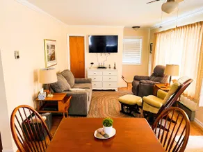 Cozy waterfront retreat! - Image 3