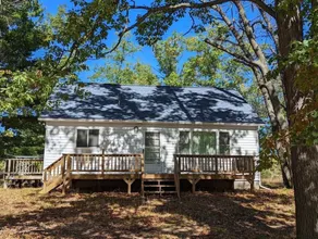 Cozy waterfront retreat! - Image 2