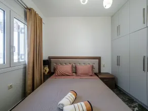 Large balcony boutique apartment - Image 4