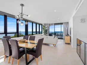 A 3 Bedroom Luxury Magnoli Penthouse in Palm Beach - Image 4