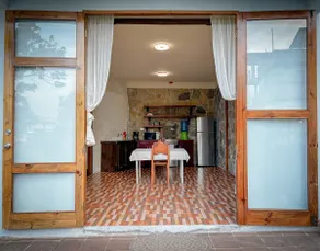 Full House w/Lake View & Garden - Image 4