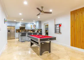 Jacuzzi Retreat | Near FIU | Sleeps 12 - Image 5