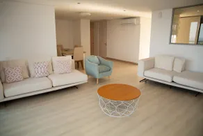 Beachfront Luxury Exquisite Retreat above Mall - Image 3