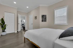 Clean Modern Central Location - Image 5