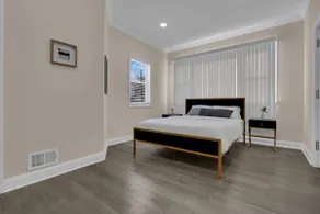 Clean Modern Central Location - Image 4