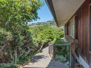 4 bedroom single story w/ deck - Image 4