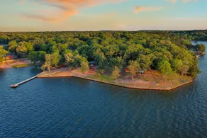 2 Acre Private Lakefront House & Cabin w/ Dock & Kayaks - Image 5