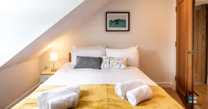 Cambridge Stays - Central 2BR Prime location - Image 4