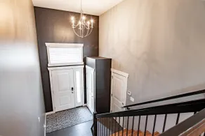 Modern 3BR/2BTH Upstairs Suite - Image 4