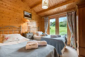 Cosy log cabin with hot tub, log burner and garden - Image 5