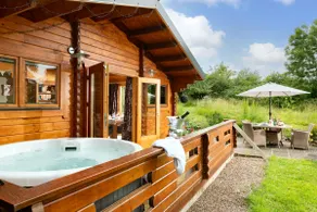 Cosy log cabin with hot tub, log burner and garden - Image 2
