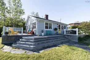 Charming Cottage by the Ocean - Image 2