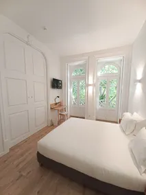 Studio overlooking the garden - Image 5