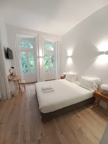 Studio overlooking the garden - Image 4